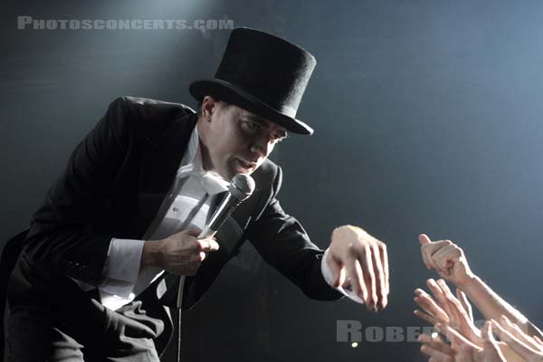 THE HIVES - 2012-11-29 - PARIS - Zenith - Per Almqvist